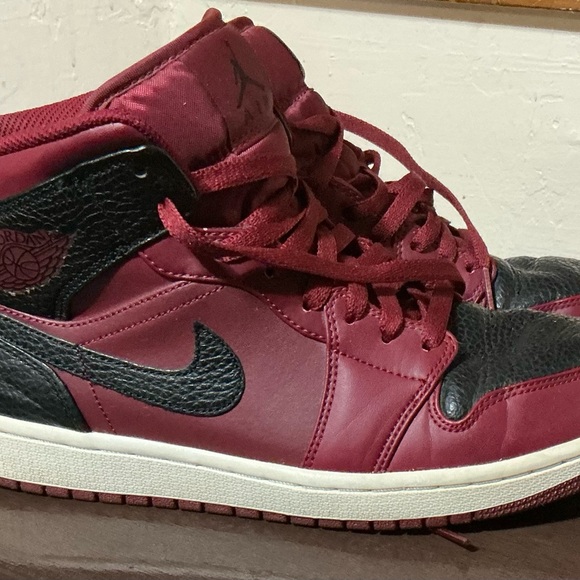 Nike Air Jordan 1 Mid “Reverse Banned” Sneakers Men’s 9 - Picture 3 of 6